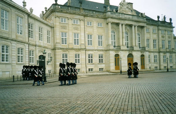 Copenhagen, cambio della guardia - 28 Jul 2004