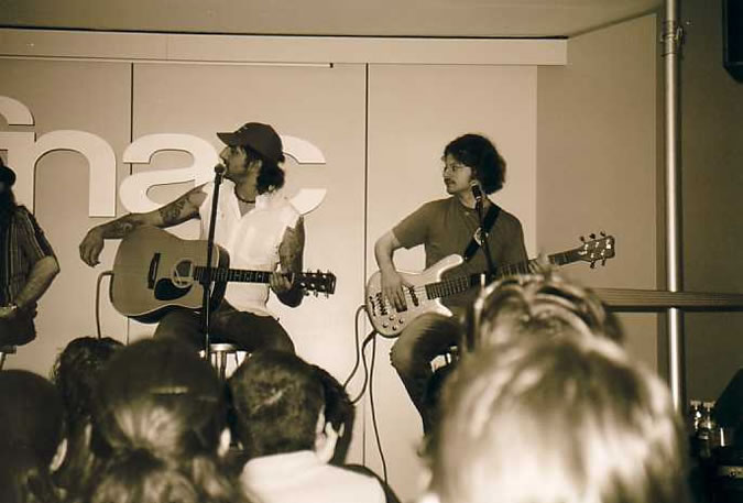 Torino, Showcase acustico alla FNAC, 25 Maggio 2002 - Foto di Mec - 17 Aug 2004