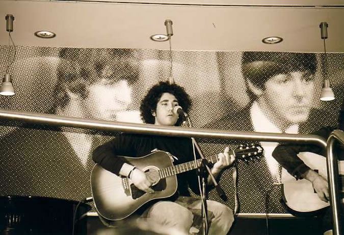 Torino, Showcase acustico alla FNAC, 25 Maggio 2002 - Foto di Mec - 17 Aug 2004