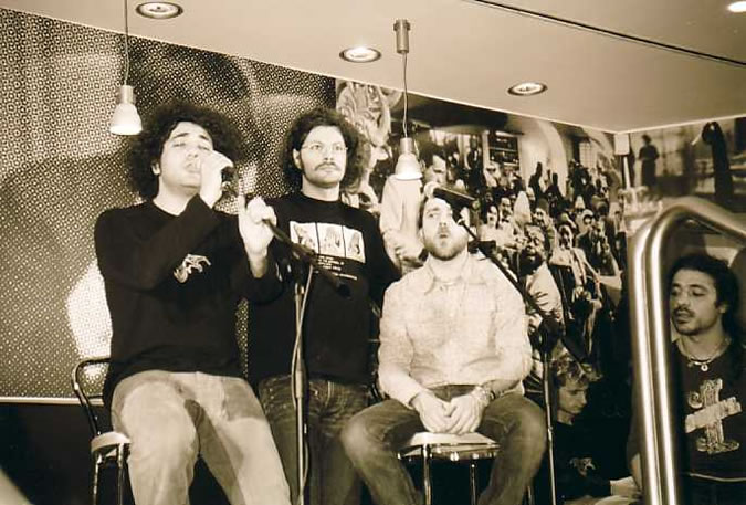 Torino, Showcase acustico alla FNAC, 25 Maggio 2002 - Foto di Mec - 17 Aug 2004